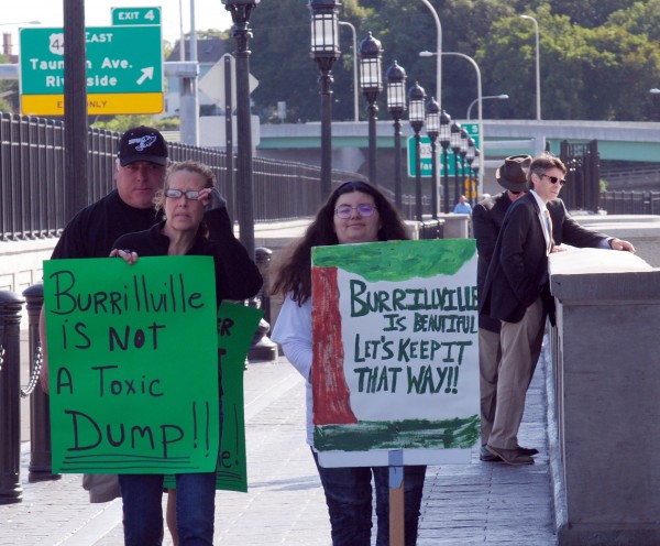 2015-09-21 Linear Park Fracked Gas Activism 001