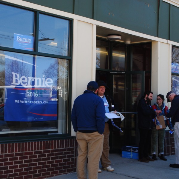 2016-04-10 Sanders RI HQ 006