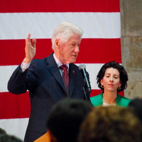 2016-04-14 Clinton in CCRI 026