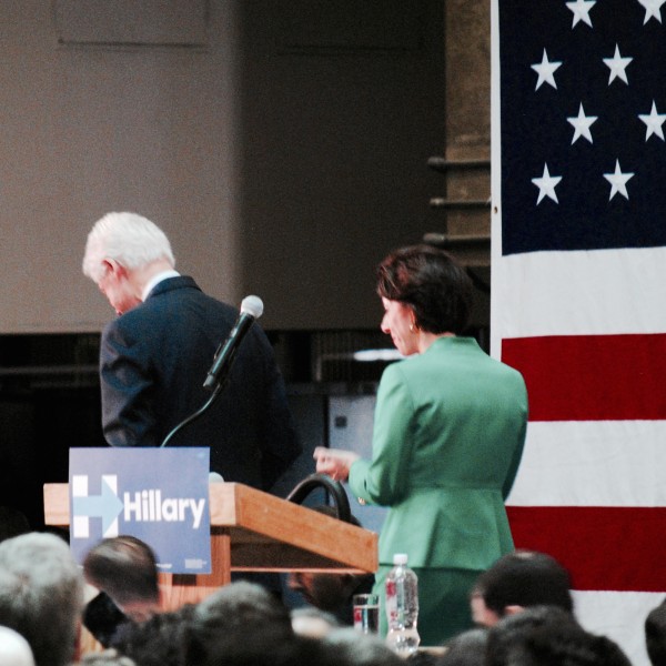 2016-04-14 Clinton in CCRI 031