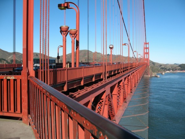 man-jumps-off-bridge-rhode-island