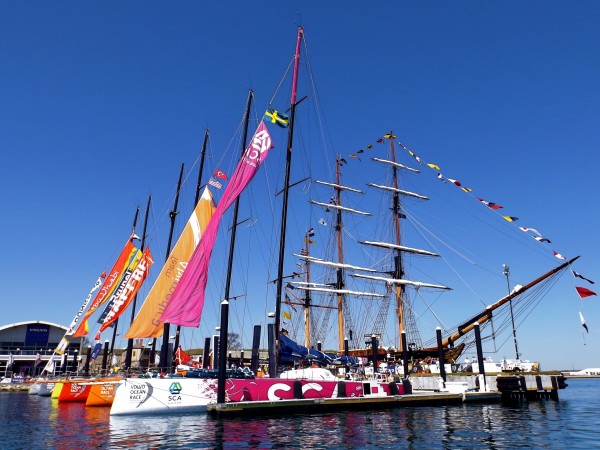 The six competing Volvo boats and the Oliver Hazard Perry at Ft. Adams in Newport, RI. (Roberto Bessin)